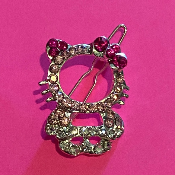 Hello Kitty Accessories - 🌸 Hello kitty rhinestone hair clip 🌸